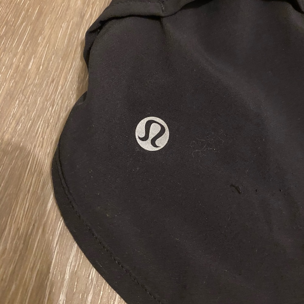 Lululemon shorts - Picture 3 of 8